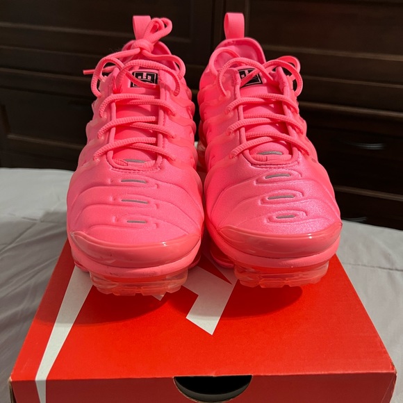 AIR VAPORMAX PLUS  / SUNSET PULSE, BLACK GREST URCEN COUGNER SOLER PLA.SE/NOR - Picture 4 of 9